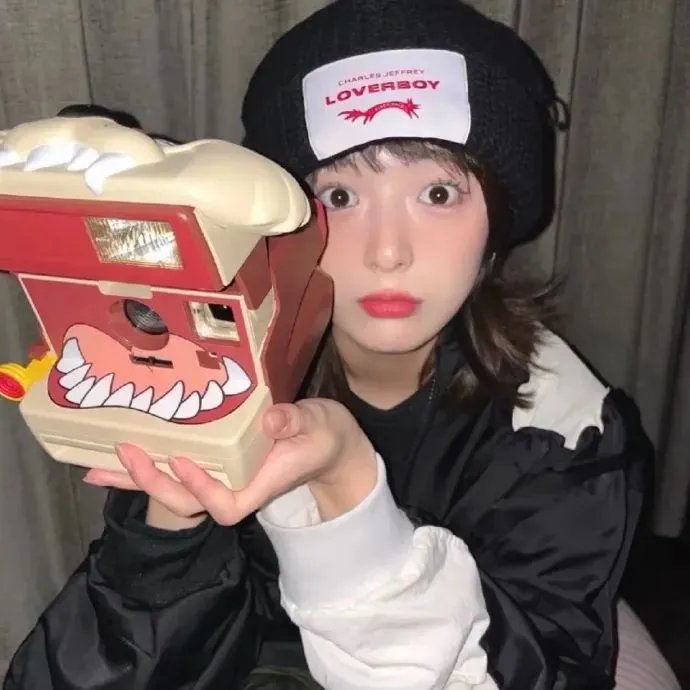 黑暗中的两个人